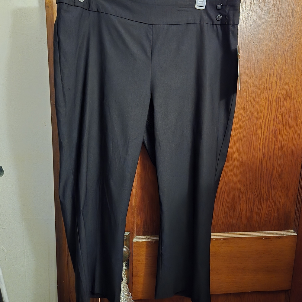 Briggs Millennium Black Capri Dress Pants